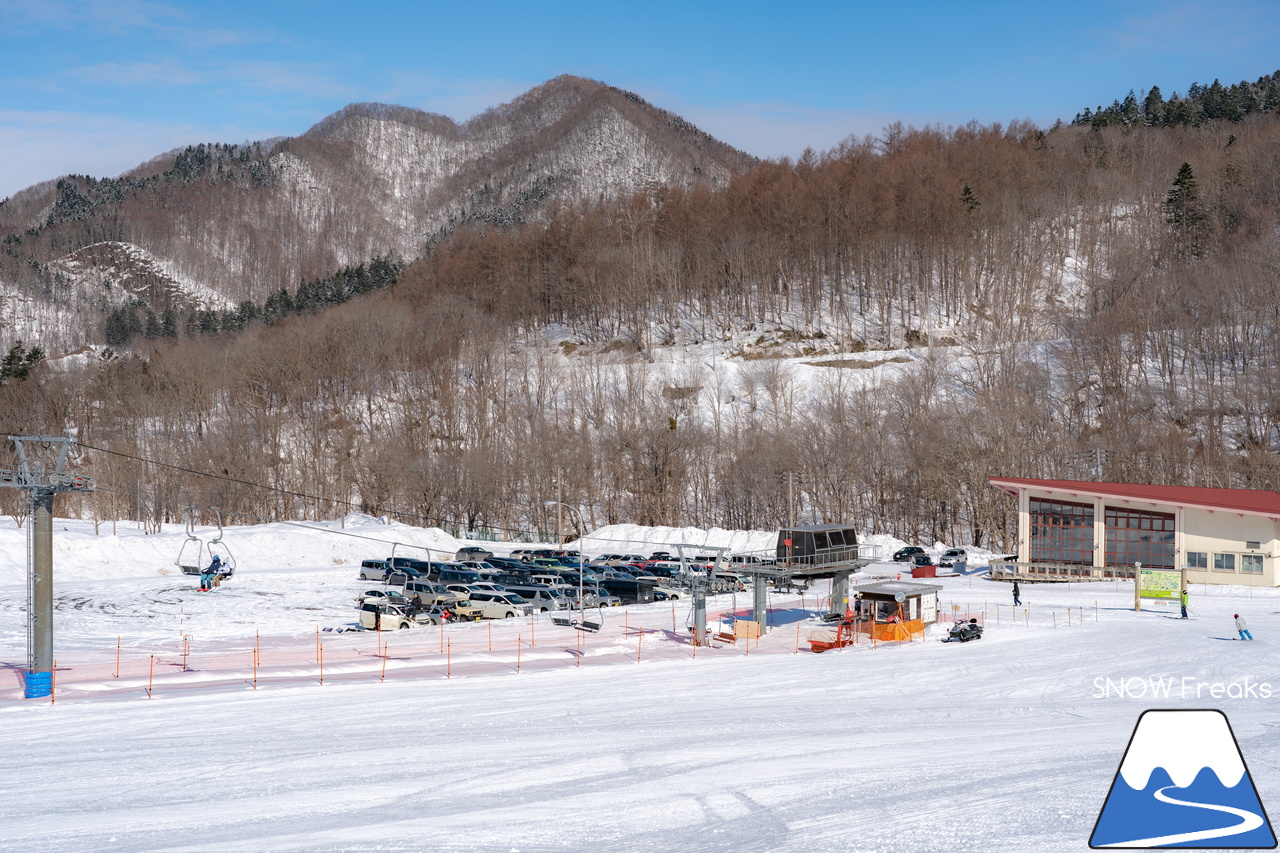 桂沢国設スキー場｜帰ってきた冬の空気。縞々コーデュロイバーンを楽しんだ後は、美味しいランチに舌鼓。お腹も心も大満足のローカルスキー場(^_-)-☆